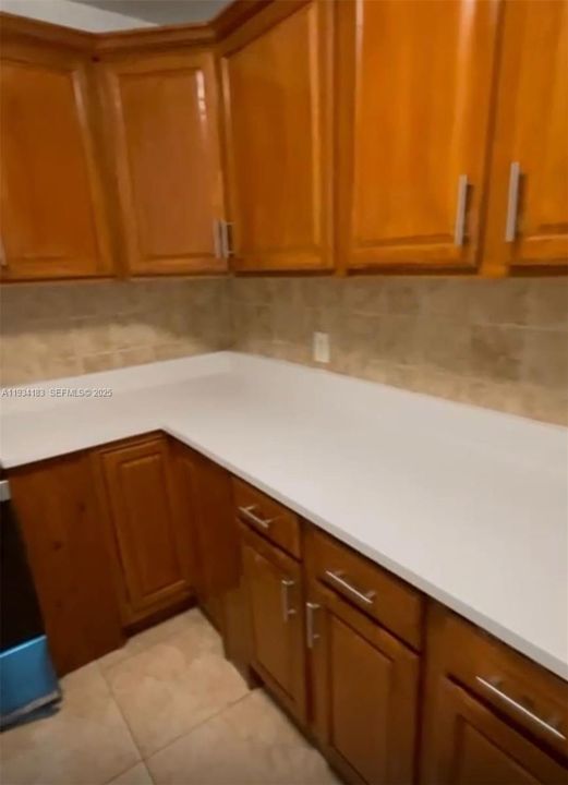 Под контрактом: $588,000 (5 спален, 3 ванн, 2387 Квадратных фут)