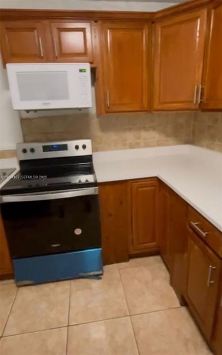 Под контрактом: $588,000 (5 спален, 3 ванн, 2387 Квадратных фут)