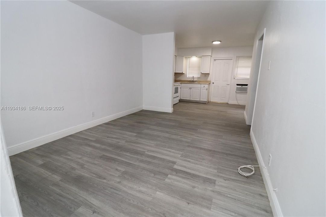 For Rent: $1,600 (1 beds, 1 baths, 620 Square Feet)