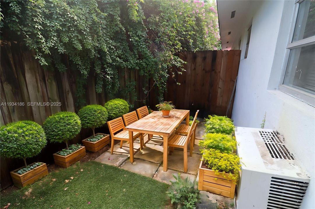 For Rent: $1,600 (1 beds, 1 baths, 620 Square Feet)