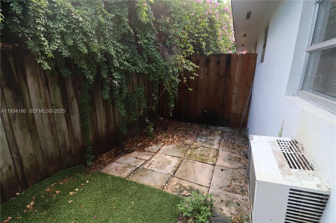 For Rent: $1,600 (1 beds, 1 baths, 620 Square Feet)