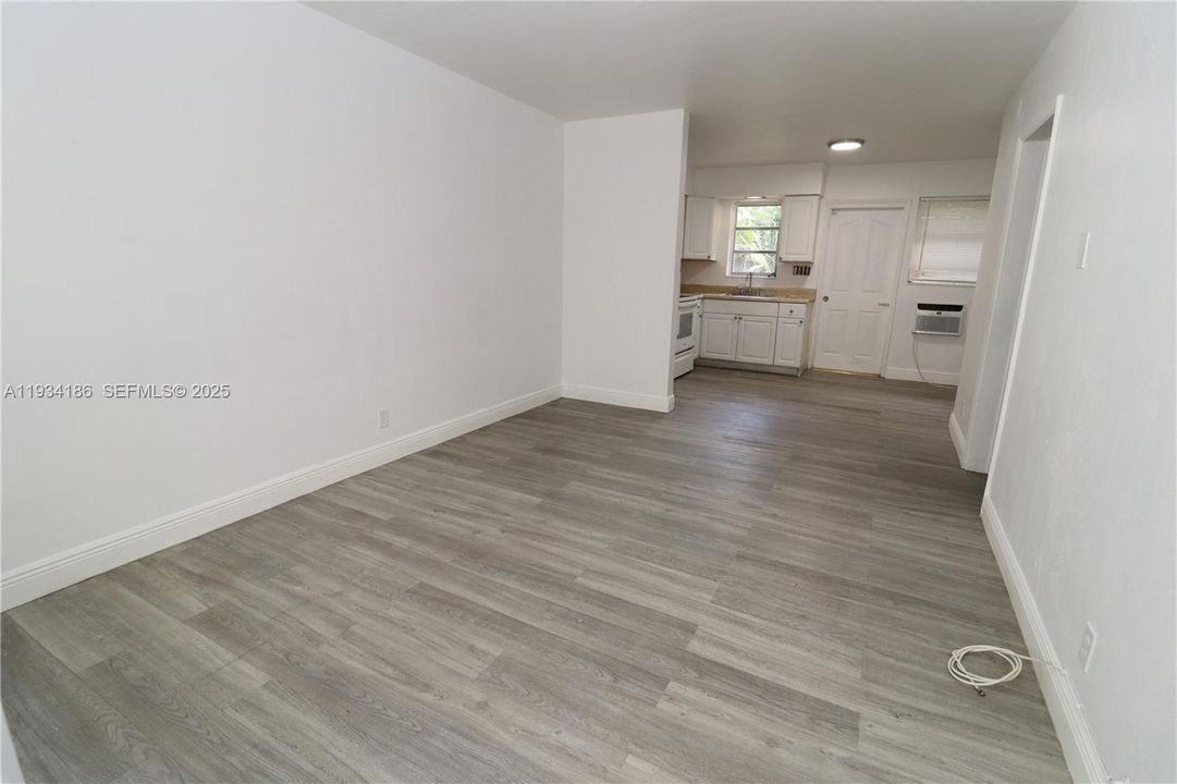 For Rent: $1,600 (1 beds, 1 baths, 620 Square Feet)