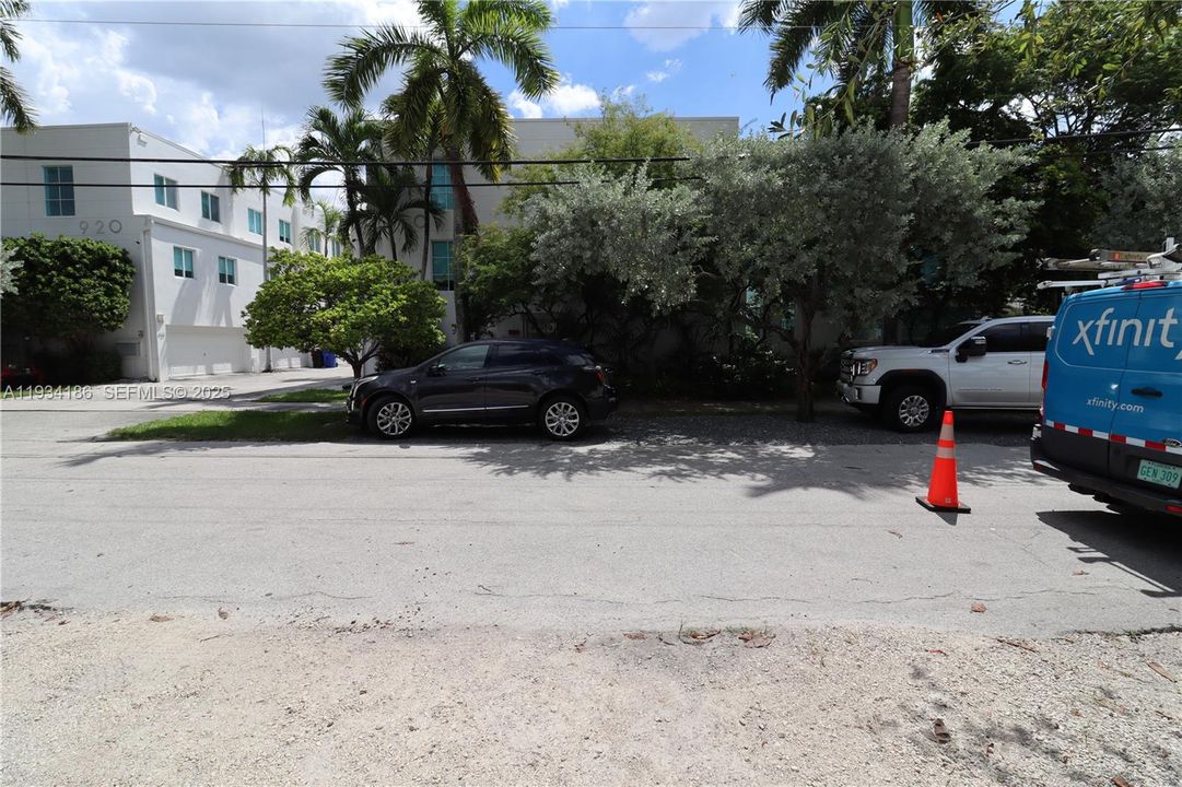 For Rent: $1,600 (1 beds, 1 baths, 620 Square Feet)