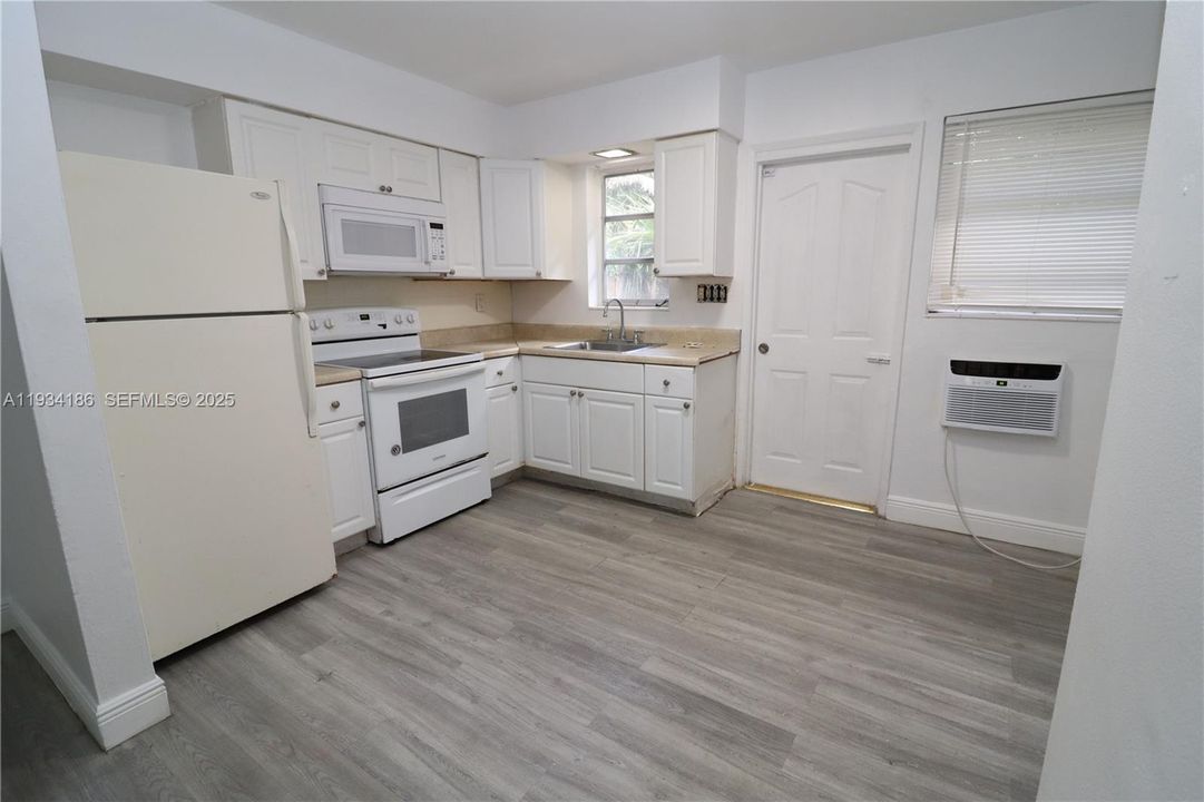 For Rent: $1,600 (1 beds, 1 baths, 620 Square Feet)