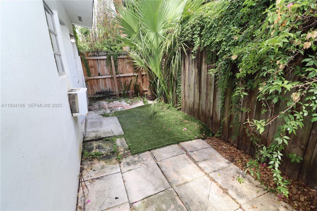 For Rent: $1,600 (1 beds, 1 baths, 620 Square Feet)