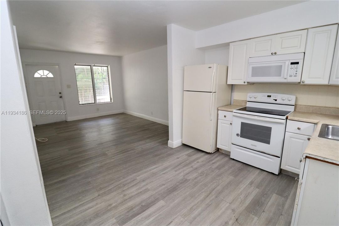 For Rent: $1,600 (1 beds, 1 baths, 620 Square Feet)