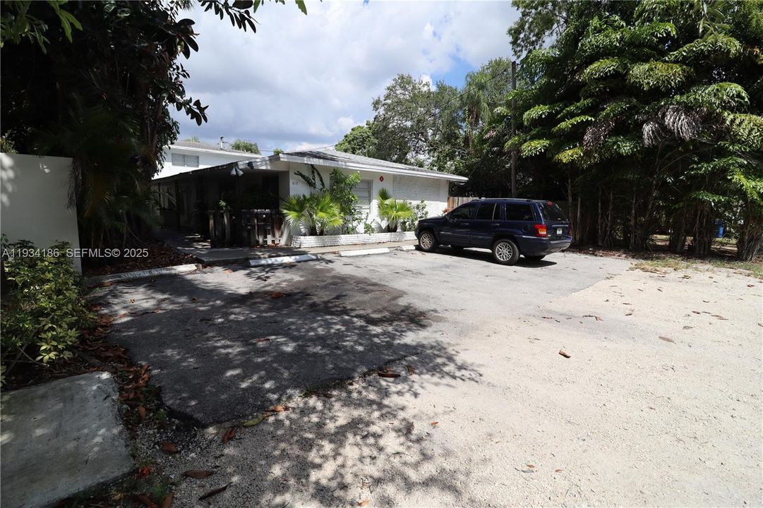 For Rent: $1,600 (1 beds, 1 baths, 620 Square Feet)