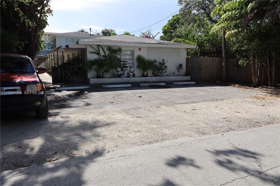 For Rent: $1,600 (1 beds, 1 baths, 620 Square Feet)