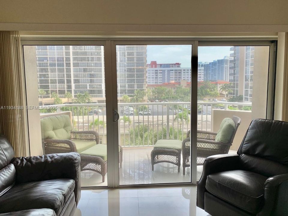 En Venta: $279,900 (1 camas, 1 baños, 870 Pies cuadrados)