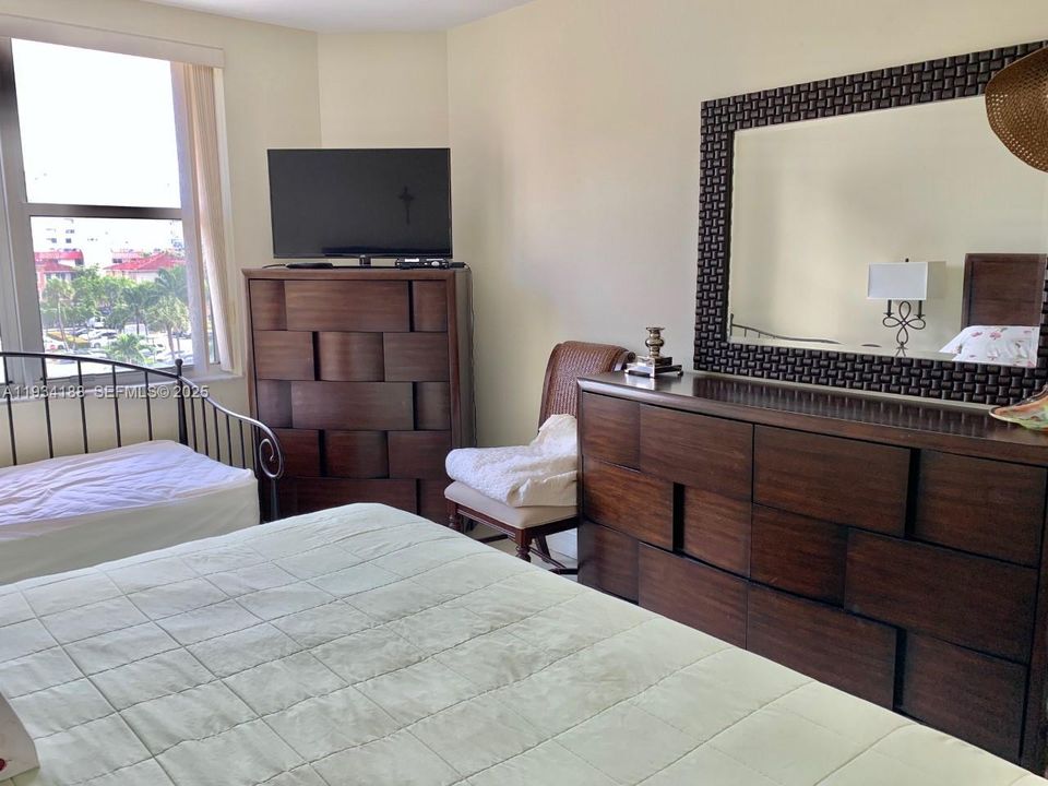 En Venta: $279,900 (1 camas, 1 baños, 870 Pies cuadrados)