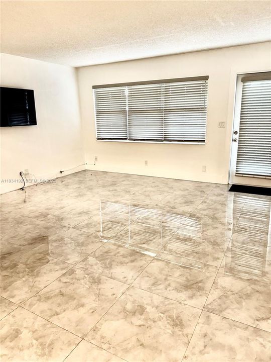 На продажу: $99,999 (1 спален, 1 ванн, 604 Квадратных фут)