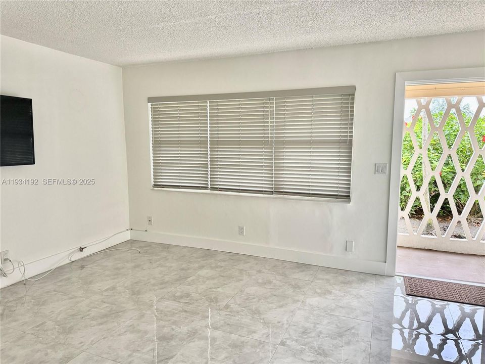 На продажу: $99,999 (1 спален, 1 ванн, 604 Квадратных фут)