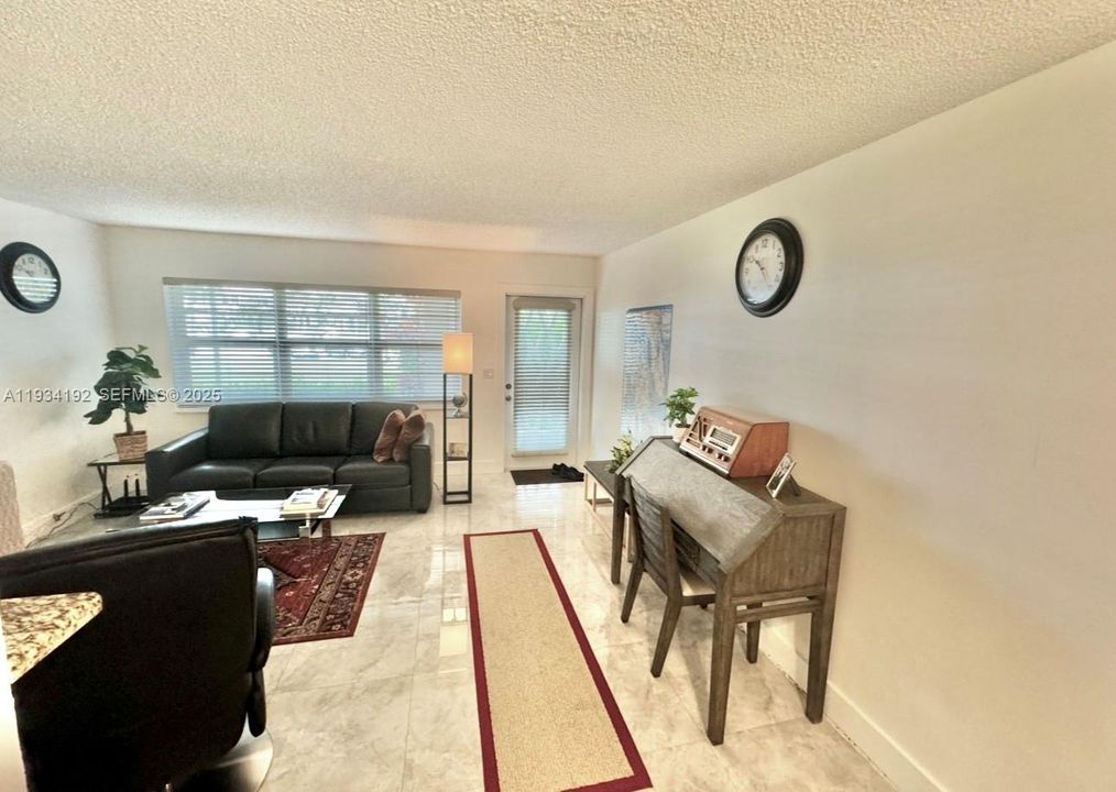 На продажу: $99,999 (1 спален, 1 ванн, 604 Квадратных фут)