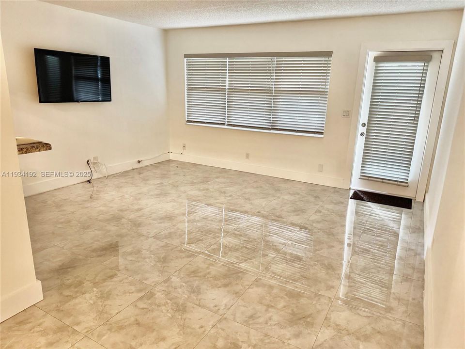 На продажу: $99,999 (1 спален, 1 ванн, 604 Квадратных фут)