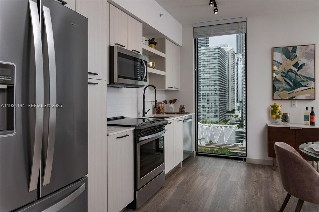 出租: $2,698 (1 贝兹, 1 浴室, 531 平方英尺)