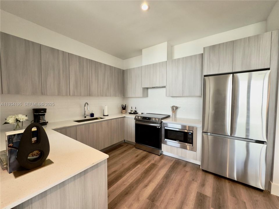 For Rent: $2,923 (1 beds, 1 baths, 865 Square Feet)