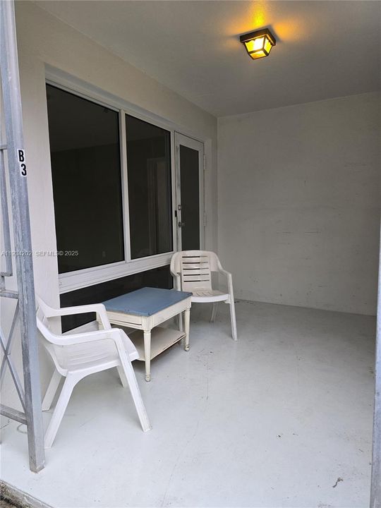 For Sale: $290,000 (2 beds, 2 baths, 1000 Square Feet)