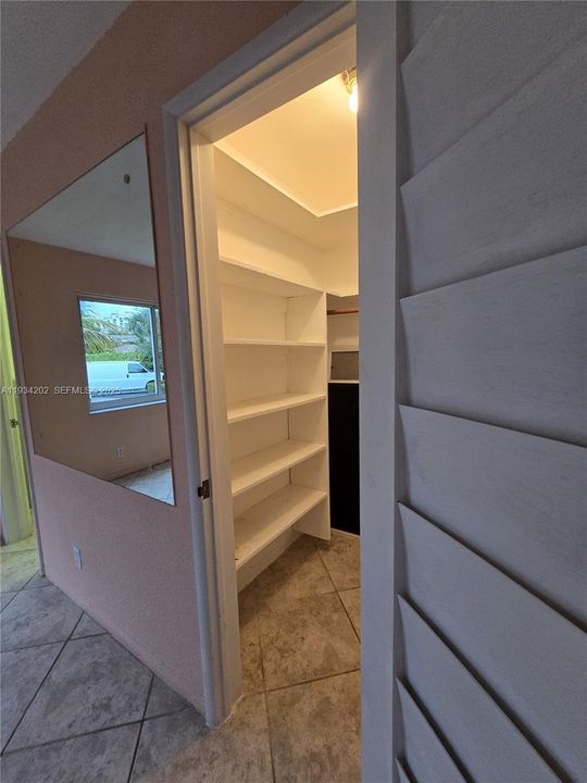 For Sale: $290,000 (2 beds, 2 baths, 1000 Square Feet)