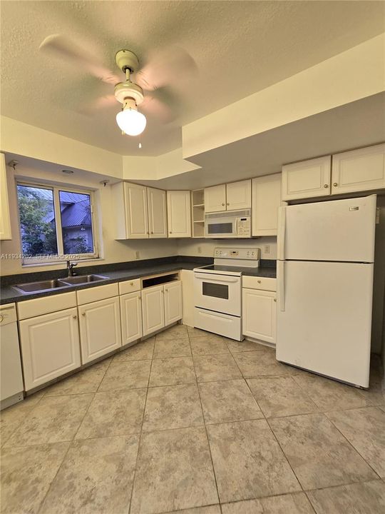 For Sale: $290,000 (2 beds, 2 baths, 1000 Square Feet)