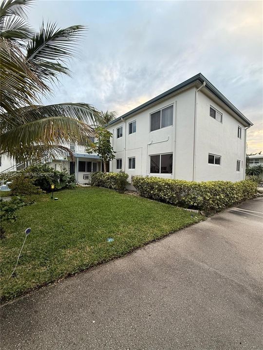 For Sale: $290,000 (2 beds, 2 baths, 1000 Square Feet)