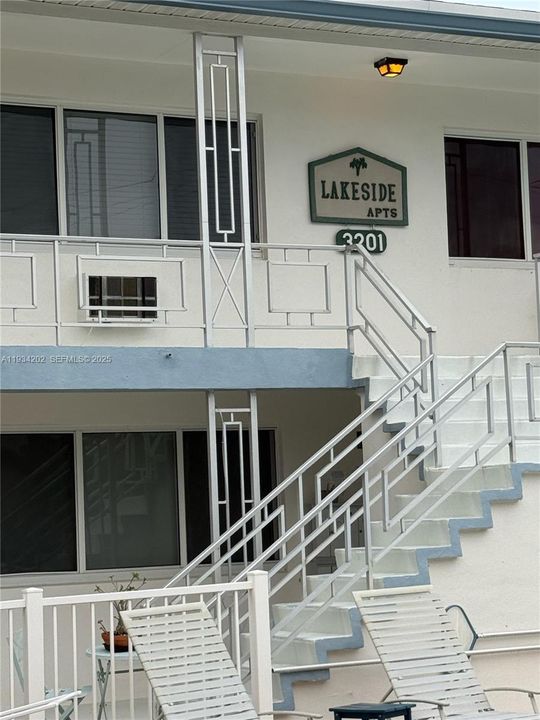 For Sale: $290,000 (2 beds, 2 baths, 1000 Square Feet)