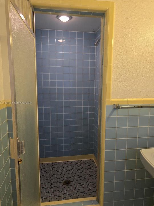 For Sale: $290,000 (2 beds, 2 baths, 1000 Square Feet)