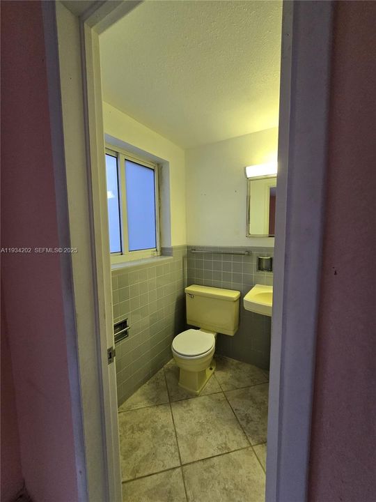 For Sale: $290,000 (2 beds, 2 baths, 1000 Square Feet)