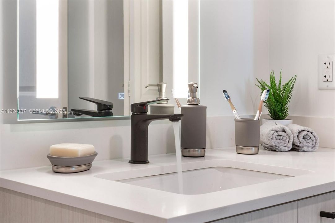 出租: $3,882 (2 贝兹, 2 浴室, 1098 平方英尺)