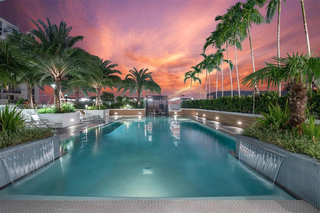 出租: $3,882 (2 贝兹, 2 浴室, 1098 平方英尺)