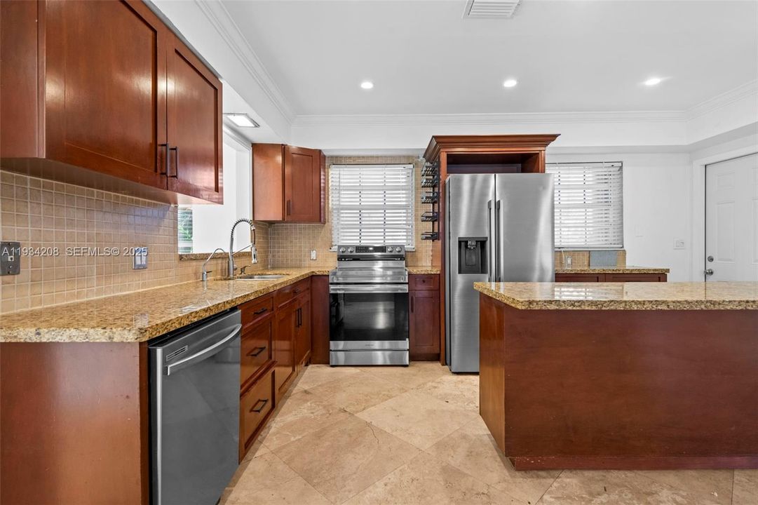 For Rent: $4,000 (4 beds, 2 baths, 1776 Square Feet)