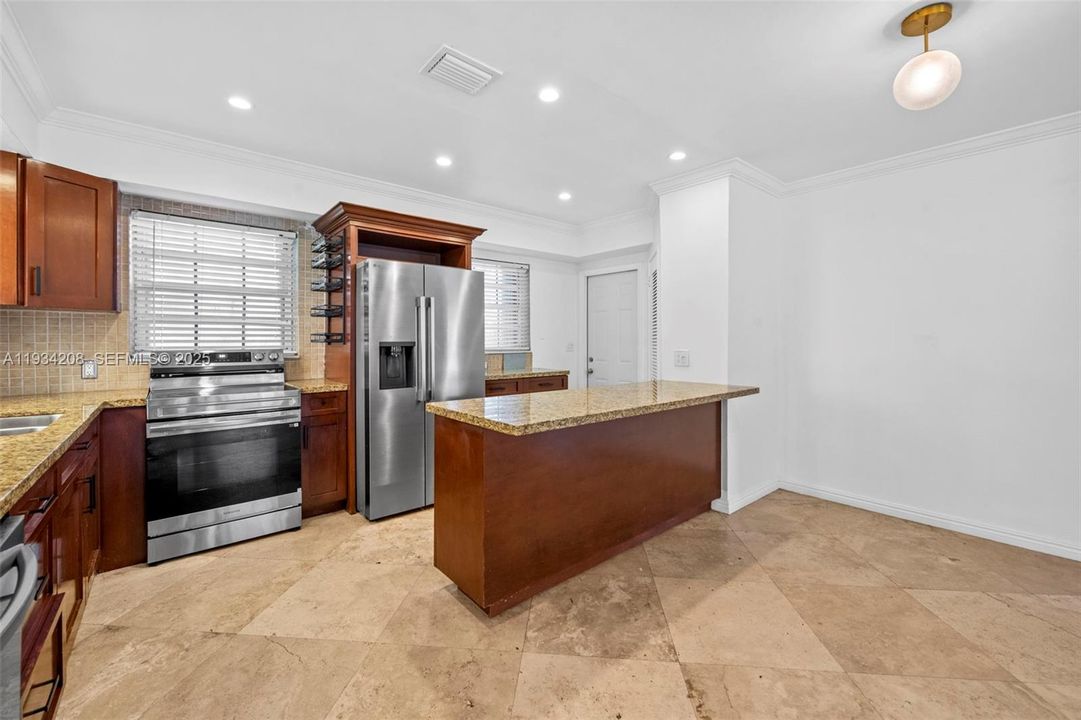 For Rent: $4,000 (4 beds, 2 baths, 1776 Square Feet)