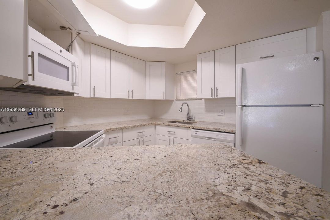 В аренду: $1,950 (1 спален, 1 ванн, 810 Квадратных фут)