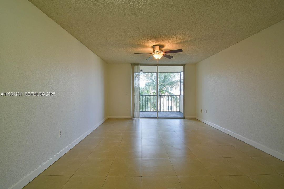 В аренду: $1,950 (1 спален, 1 ванн, 810 Квадратных фут)