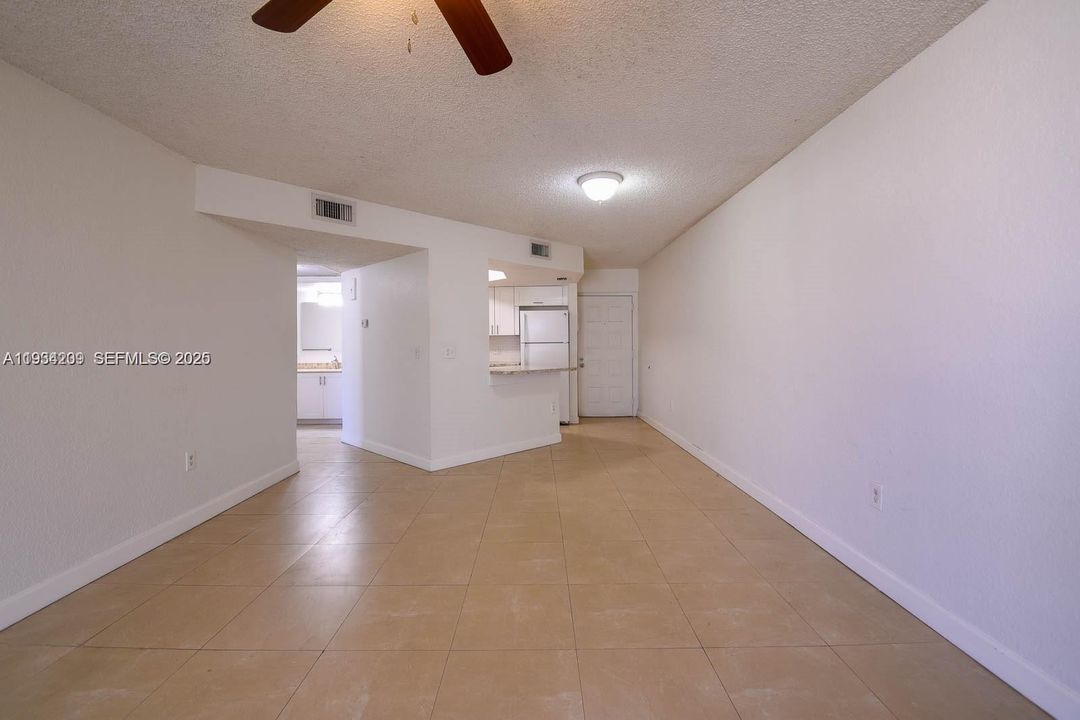 В аренду: $1,950 (1 спален, 1 ванн, 810 Квадратных фут)