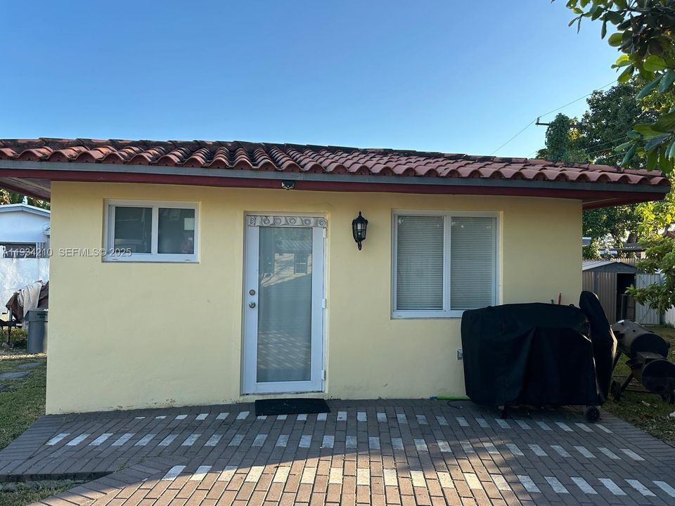 For Rent: $1,500 (0 beds, 1 baths, 1683 Square Feet)