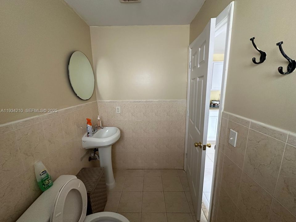 For Rent: $1,500 (0 beds, 1 baths, 1683 Square Feet)