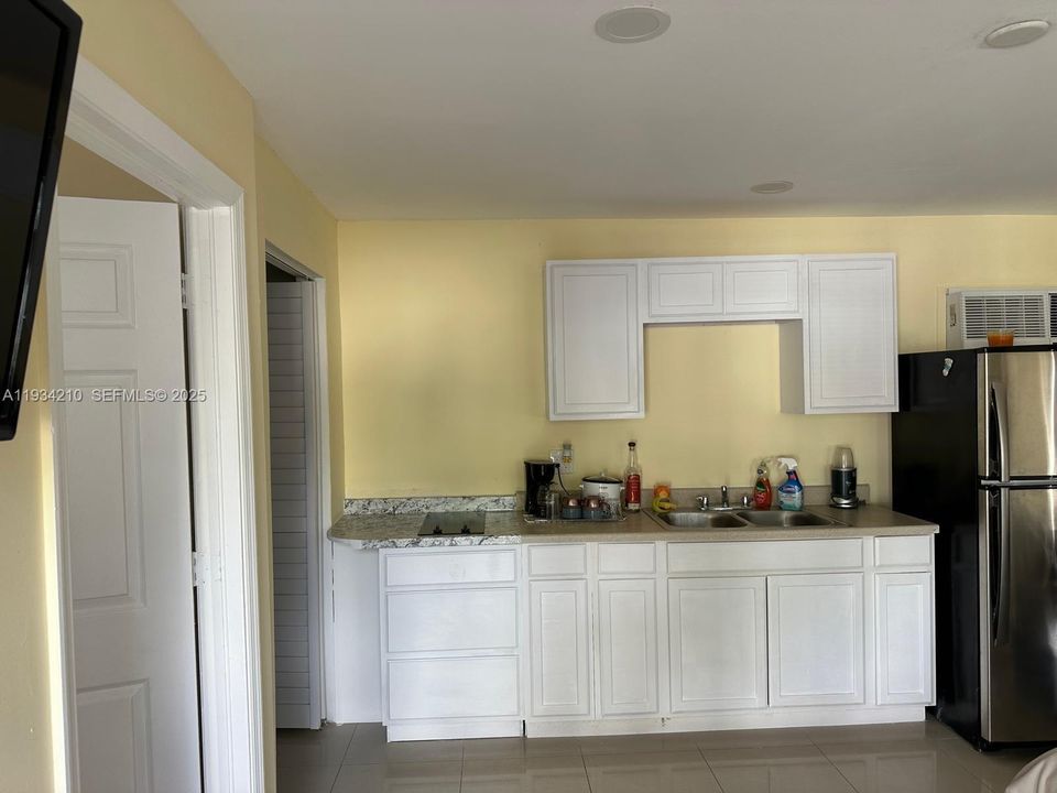 For Rent: $1,500 (0 beds, 1 baths, 1683 Square Feet)