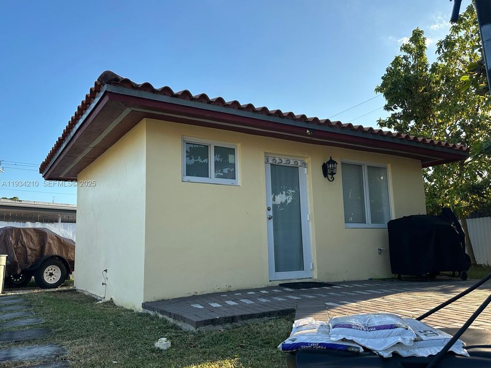 For Rent: $1,500 (0 beds, 1 baths, 1683 Square Feet)