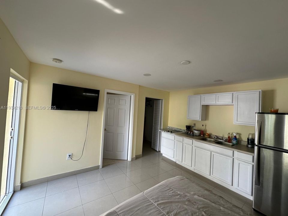 For Rent: $1,500 (0 beds, 1 baths, 1683 Square Feet)