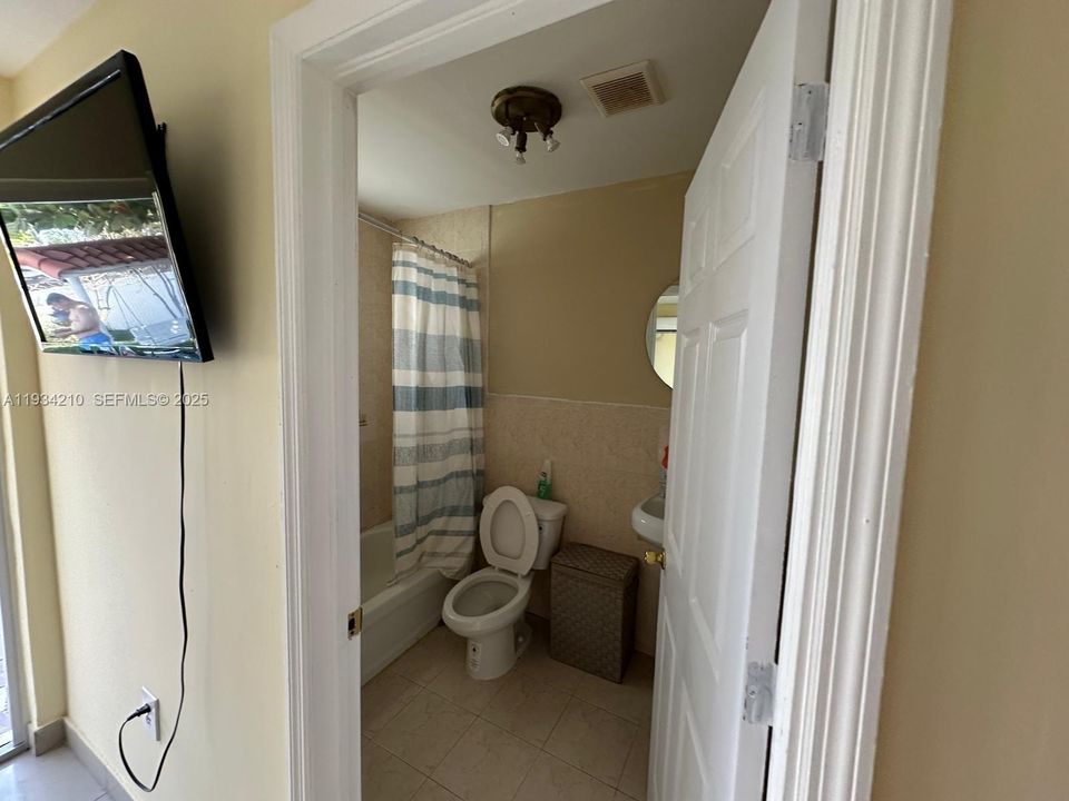 For Rent: $1,500 (0 beds, 1 baths, 1683 Square Feet)