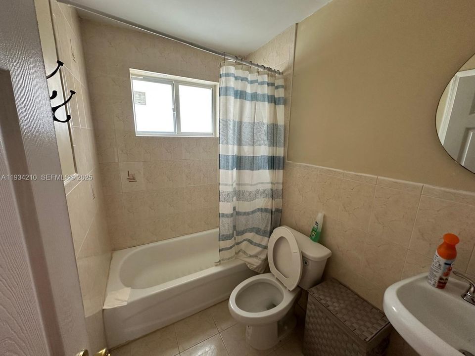 For Rent: $1,500 (0 beds, 1 baths, 1683 Square Feet)