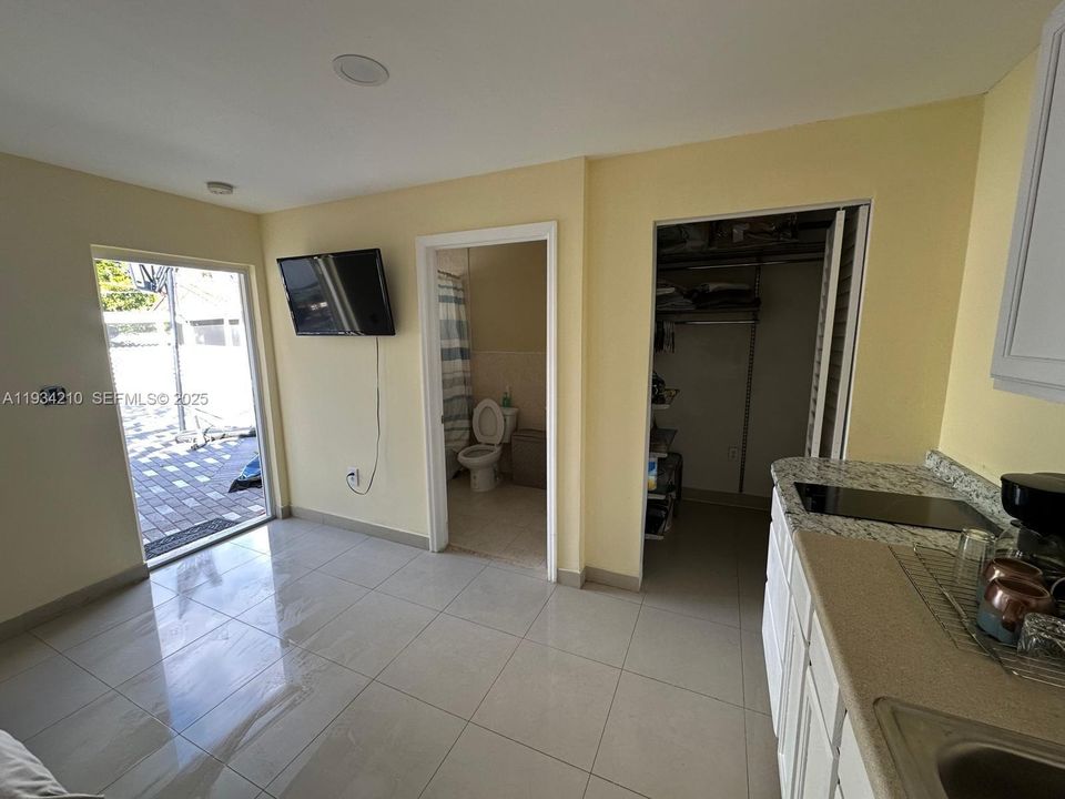 For Rent: $1,500 (0 beds, 1 baths, 1683 Square Feet)