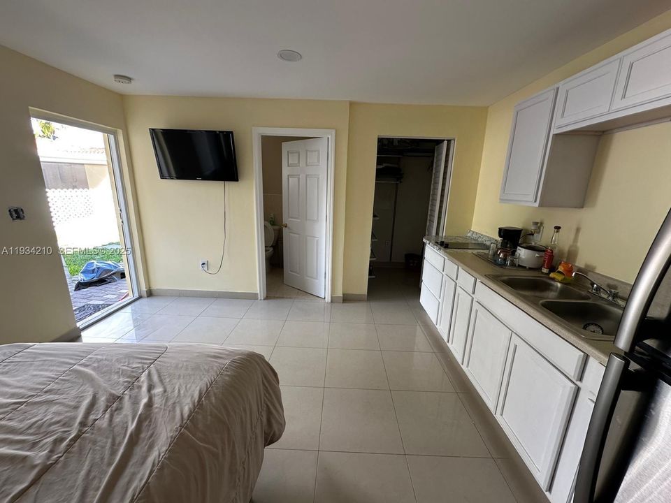 For Rent: $1,500 (0 beds, 1 baths, 1683 Square Feet)