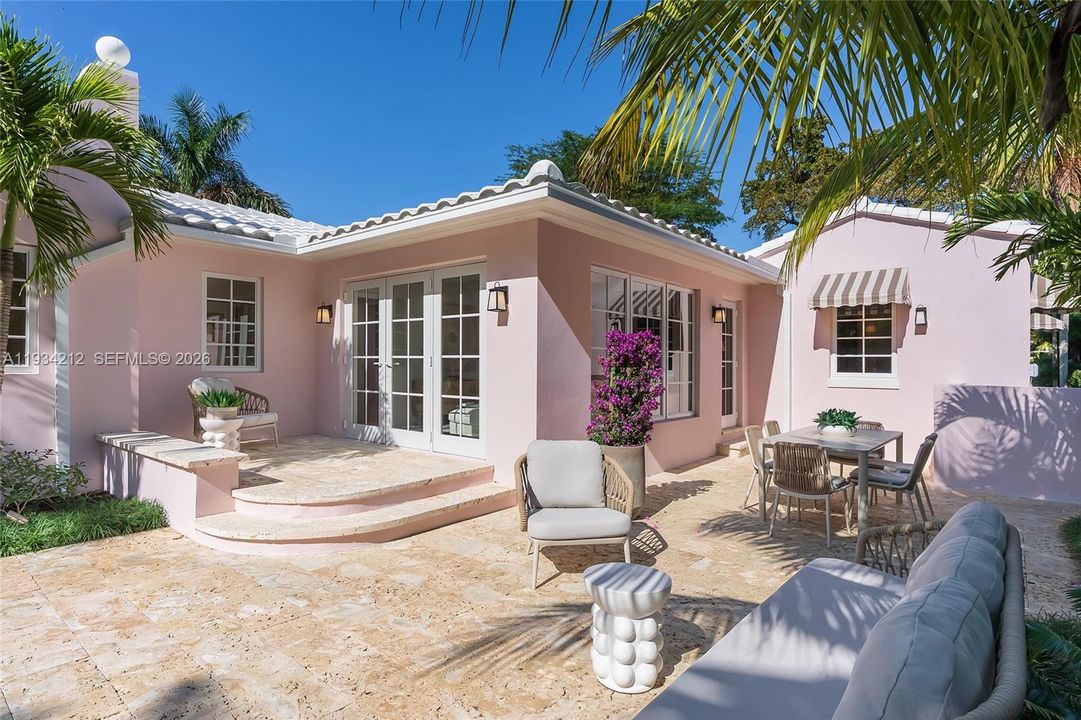 For Sale: $3,250,000 (4 beds, 3 baths, 2469 Square Feet)