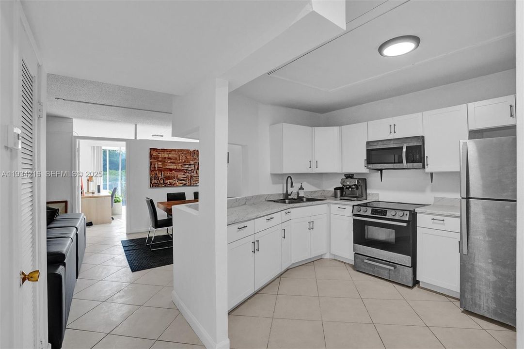 For Sale: $159,000 (2 beds, 1 baths, 1036 Square Feet)