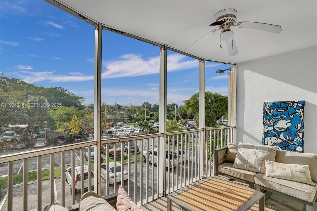 For Sale: $159,000 (2 beds, 1 baths, 1036 Square Feet)