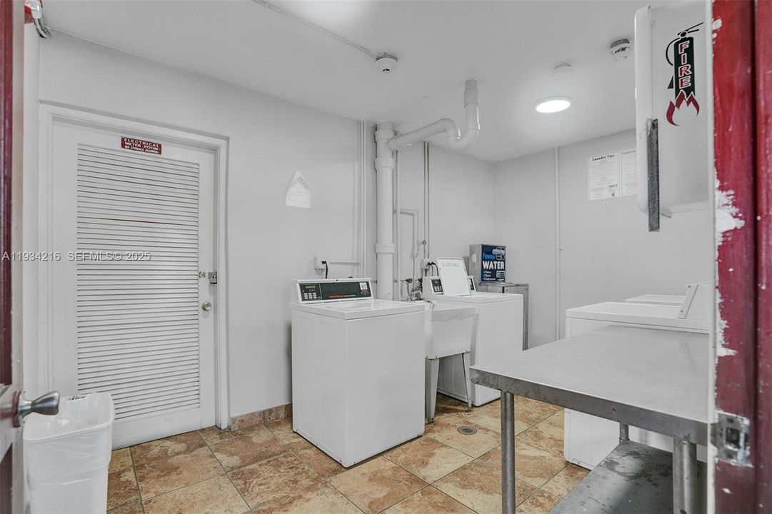 For Sale: $159,000 (2 beds, 1 baths, 1036 Square Feet)