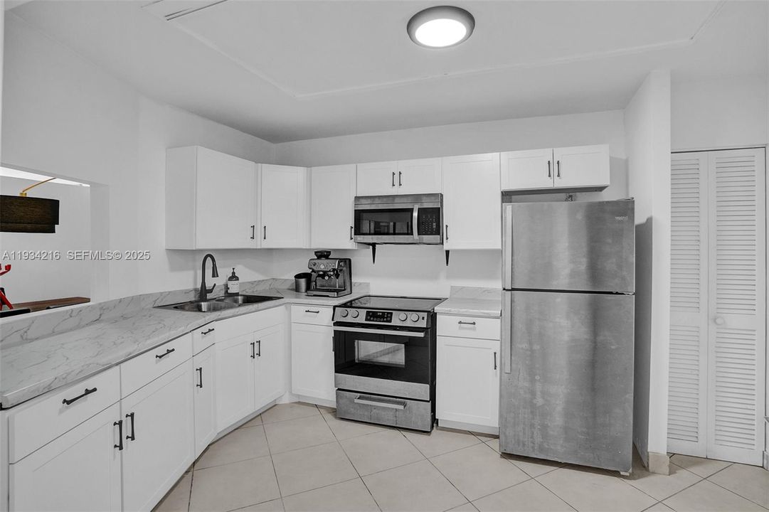 For Sale: $159,000 (2 beds, 1 baths, 1036 Square Feet)