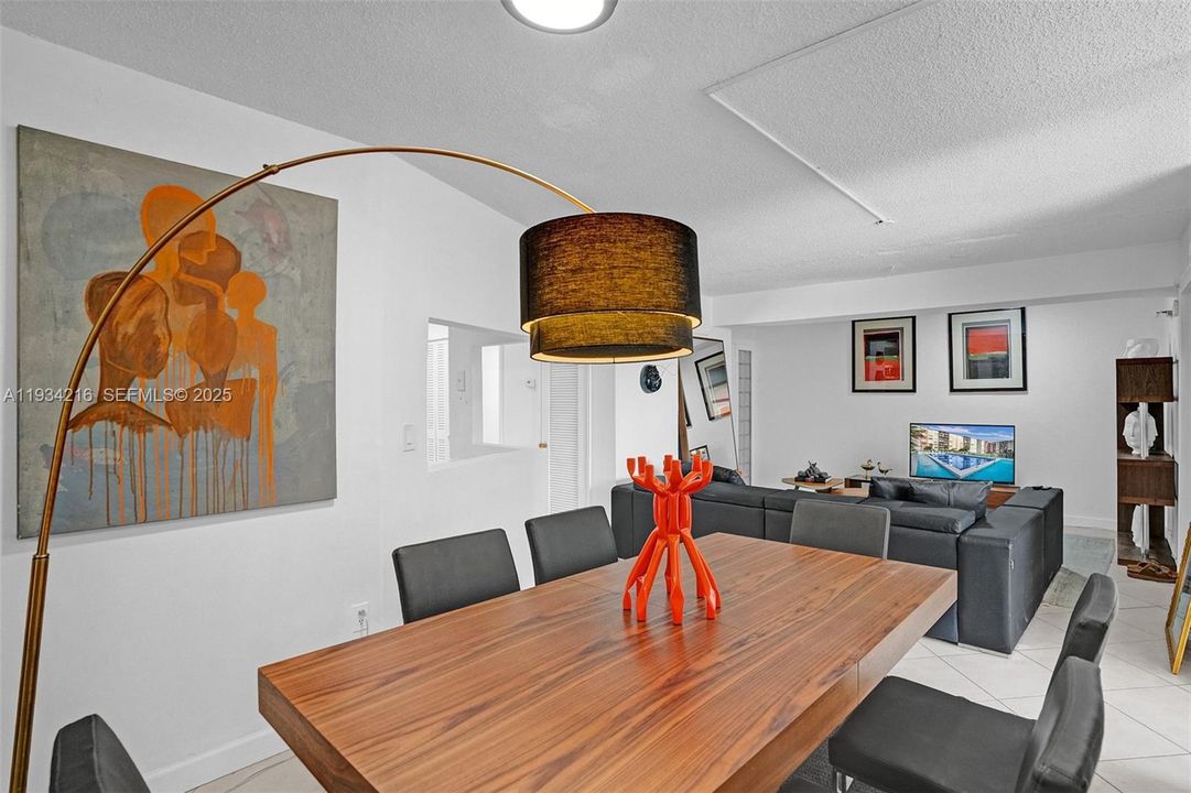 For Sale: $159,000 (2 beds, 1 baths, 1036 Square Feet)