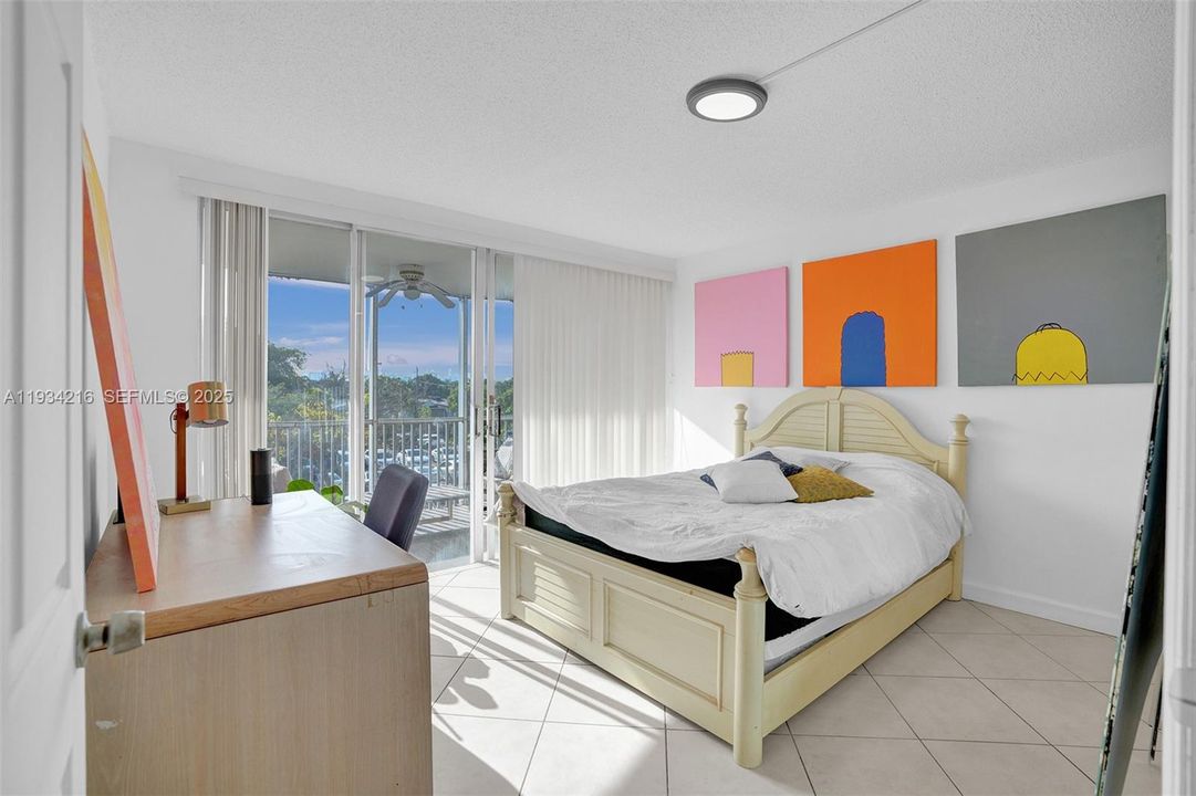 For Sale: $159,000 (2 beds, 1 baths, 1036 Square Feet)